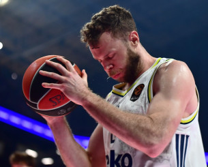 Δεν έχουν σταματημό τα προβλήματα για τη Φενέρ: Έξι με οκτώ εβδομάδες εκτός δράσης ο Μέλι