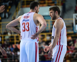 Άμεσα οι αποφάσεις για Βεζένκοφ, Μιλουτίνοφ και Τζόουνς στον Ολυμπιακό ενόψει Ζάλγκιρις