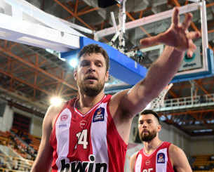 Η παρακάμερα του Ολυμπιακού στον ημιτελικό του Allwyn Final-8 (video)