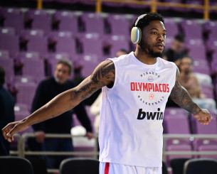 Δεν αγωνίστηκε στο πρώτο ημίχρονο κόντρα στον Παναθηναϊκό ο Τζόουνς