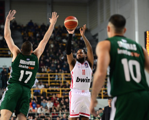 Οι παίκτες του Ολυμπιακού τα... «έσπασαν» στο πρώτο ημίχρονο με 1/13 τρίποντα απέναντι στον Παναθηναϊκό