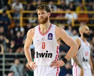 Χρειάστηκε τρεις περιόδους: Ο Γουόκαπ ευστόχησε στο δεύτερο τρίποντο του Ολυμπιακού στον τελικό (video)