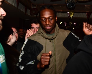 «Δεν θα πας πουθεΝΑΝ!»: Το ξεφάντωμα των Κυπελλούχων Ελλάδας μετά τη νίκη επί του Ολυπιακού (videos, photos)