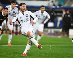 Ο Κατσικογιάννης... βιάστηκε να σφυρίξει τη λήξη, ο VAR τον κάλεσε και ο Παναθηναϊκός σκόραρε με πέναλτι (video)