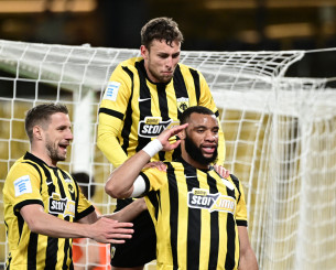 Με κεφαλιά του Μουκουντί το 1-0 της ΑΕΚ (video)