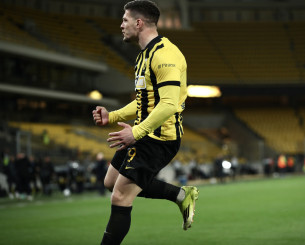 Ωραία κάθετη του Μάνταλου, ο Γιόβιτς με πλασέ το 2-0 (video)