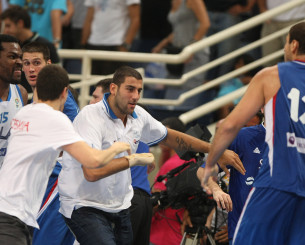 Μπούρου-Bourou: Ο Γιάννης Μπουρούσης μιλάει για το ξύλο στο φιλικό της Ελλάδας με τη Σερβία το 2010 (video)