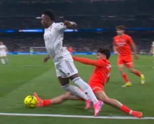 «Σκάνδαλο»: Έντονες αντιδράσεις για το πέναλτι που κέρδισε η Ρεάλ απέναντι στην Σοσιεδάδ (video)