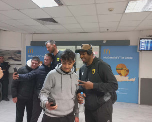 Άφιξη στο Ηράκλειο με υποδοχή για την ΑΕΚ