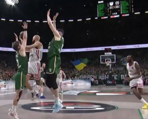 Μυθική ανάποδη πάσα του Φουρνιέ και εμφατικό κάρφωμα του Χολ (video)