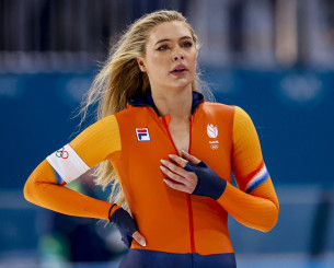 Η πανέμορφη αθλήτρια που θα πάρει ένα εκατομμύριο δολάρια γιατί πανηγύρισε δείχνοντας το μπούστο της!