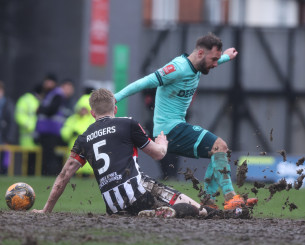 Ένα γκολ μέσα στις λάσπες: Η Γουλβς... όργωσε το «χωράφι» της Γκρίσμπι και πέρασε στους «16» του FA Cup