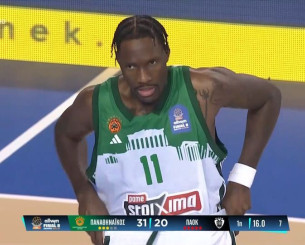 Αποθεώθηκε ο Χέιζ- Ντέιβις κατά την είσοδό του στο παρκέ (video)