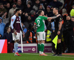 Σάλος με τις διαιτητικές αποφάσεις στο Άστον Βίλα - Νιούκαστλ: Μέτρησε γκολ οφσάιντ και δεν δόθηκε καθαρή κόκκινη!