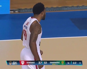 Ο Τζόουνς κάρφωσε εμφατικά και κάλεσε τους οπαδούς του Ολυμπιακού να ξεσηκωθούν (video)