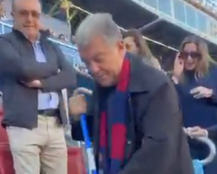 Απίστευτο κι όμως αληθινό: Ο Λαπόρτα έπιασε τις σφουγγαρίστρες στο Καμπ Νου (video)