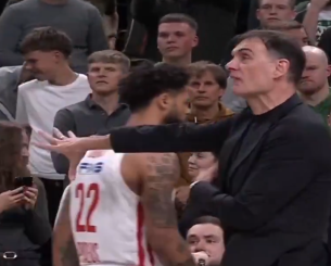 Έξαλλος Μπαρτζώκας σε Φουρνιέ στην τελευταία φάση: «Pass the ball» (video)