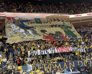 Οι οπαδοί της Φενέρ ύψωσαν εθνικιστικό πανό-απάντηση στην Παρτίζαν