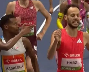 Αθλητής από την Μποτσουάνα έκανε εθνικό ρεκόρ, βγήκε πρώτος αλλά αποκλείστηκε για αντιαθλητική συμπεριφορά (video)