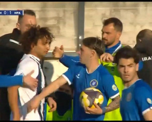 Χαμός με Ουάρντα! Τα «έβαλε» με τρεις αντιπάλους του - Άνοιξε διάλογο με την εξέδρα (videos)