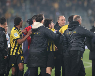 Ένταση στο φινάλε του Βόλος - ΑΕΚ (photos)