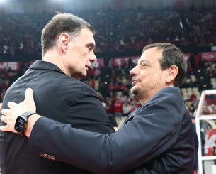 Αγκαλιά Μπαρτζώκα - Αταμάν πριν το ντέρμπι ανάμεσα σε Ολυμπιακό και Παναθηναϊκό