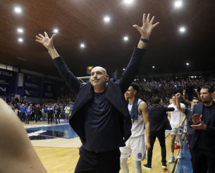 Αποθεώθηκε μετά τη νίκη επί του Παναθηναϊκού ο Ζόραν Λούκιτς (video)