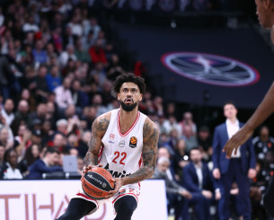 Πήρε «φωτιά» στην περιφέρεια ο Ολυμπιακός με 8/10 τρίποντα στην πρώτη περίοδο κόντρα στην Παρί