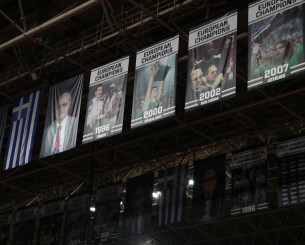 Η στιγμή που κατεβαίνει το λάβαρο του Μποντιρόγκα στο T-Center - Το βίντεο που ανέβασε ο Γιαννακόπουλος