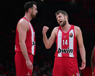 Κανονικά ο Μιλουτίνοφ στο ντέρμπι, ατομικό ο Βεζένκοφ