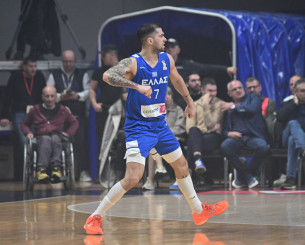 Τολιόπουλος σαν... πολυβόλο: Το φοβερό πρώτο ημίχρονο του Έλληνα γκαρντ απέναντι στο Μαυροβούνιο (video)