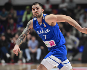 Τολιόπουλος on fire: Σμπαράλιασε την άμυνα του Μαυροβουνίου και έσπασε τρία ρεκόρ (video)