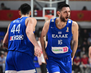 Η τελευταία πινελιά δια χειρός αρχηγού: Το φοβερό putback κάρφωμα του Παπανικολάου στο Μαυροβούνιο (video)