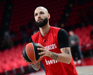 Το ζέσταμα του Φουρνιέ πριν το Ολυμπιακός - Παναθηναϊκός (video)