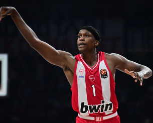 Νιλικίνα και Τζόζεφ έκαναν τη διαφορά στο ντέρμπι για τον Ολυμπιακό