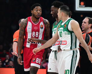 Η γυναίκα του Σλούκα μετά την ένταση με τον Τζόουνς: «Ποιος είναι αυτός που του κάνει νταϊλίκια - Τον ξέρει η μάνα του;» (photo)