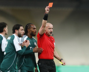 Αποβλήθηκε ο Ζαρουρί με δύο κίτρινες μέσα σε 13 λεπτά (video)