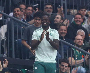 Ο Αντρέας Τεττέη βρέθηκε στο T-Center μετά το παιχνίδι με την Μπέτις (video)