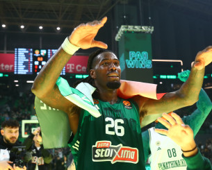 448 ημέρες μετά: Τα 20 «κλικς» του Παναθηναϊκού αφιερωμένα στην επιστροφή του Λεσόρ και το μήνυμα της συζύγου του