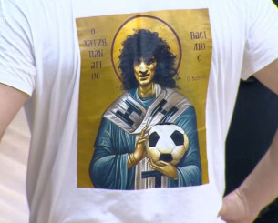 Ο Άγιος Βασίλειος ο... Χατζηπανάγιος: Το ευφάνταστο μπλουζάκι φίλου του Ηρακλή με τον Χατζηπαναγή (video)