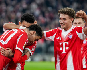 Η Μπάγερν διέλυσε τη Γκλάντμπαχ και έκανε ένα ακόμα βήμα προς τη «σαλατιέρα»