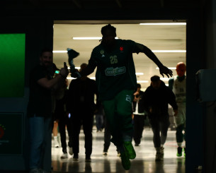 «Σείστηκε» το T-Center στην είσοδο του Λεσόρ