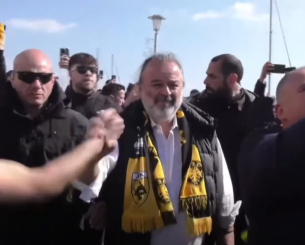 Ο Ηλιόπουλος αποθεώθηκε στην παραλία του Βόλου - «Είναι τρελός ο πρόεδρος» (video)