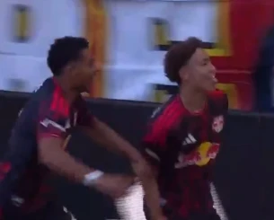 Γκολ βγαλμένο από τα... Λύκεια - Απίθανη συνεργασία τριών νεαρών στο MLS (video)