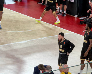 Ανατροπή με Τζέιμς: Βγήκε για ζέσταμα και παίζει κόντρα στον Ολυμπιακό