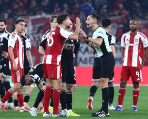 Ένταση μεταξύ των ποδοσφαιριστών στο ντέρμπι Ολυμπιακός - ΠΑΟΚ (photos)