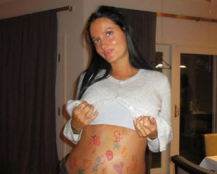 Μπήκε το γκολ και έσπασαν τα νερά - Η σύζυγος του διάσημου ποδοσφαιριστή παραλίγο να γεννήσει στις εξέδρες την ώρα του αγώνα