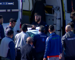 Σοβαρός τραυματισμός για Σεμπά - Εφυγε με ασθενοφόρο από το γήπεδο (video)