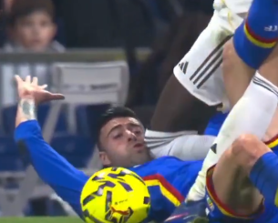 Αδιανόητο μαρκάρισμα από τον Ρούντιγκερ - Πάτησε με το γόνατο το πρόσωπο του αντιπάλου του και δεν πήρε ούτε κάρτα