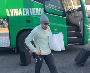 Ξεκίνησε για Αθήνα η Μπέτις - Ο Αμπντέ έφερε από το σπίτι του δύο μαξιλάρες για το αεροπλάνο